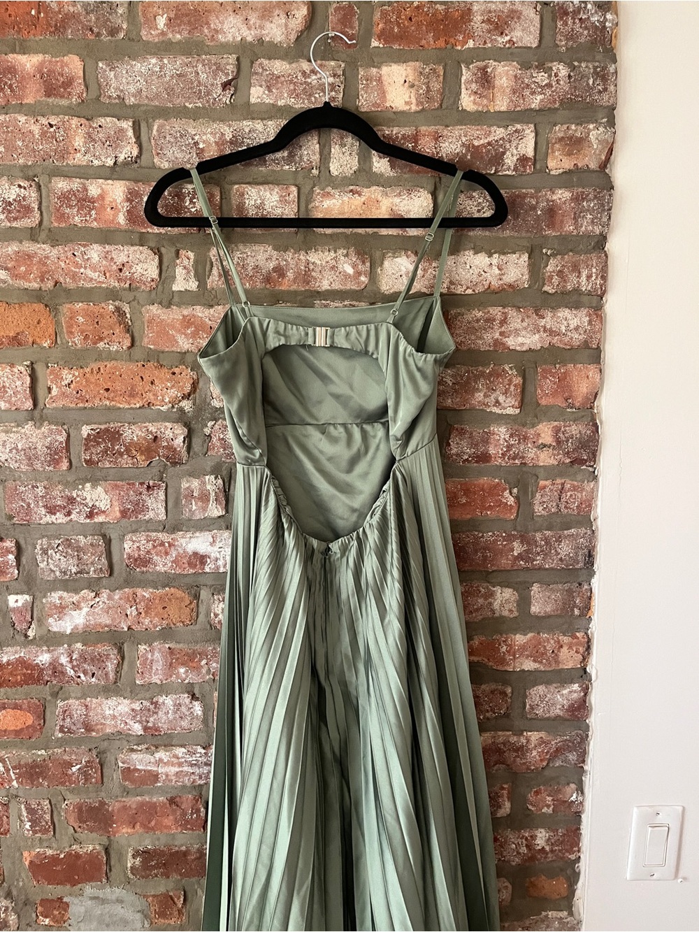 Abercrombie & Fitch Sage Green Pleated High-Low Maxi Dress - Picture 3 of 5